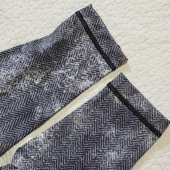 LULULEMON Gray Abstract Print Leggings - Picture 3 of 6